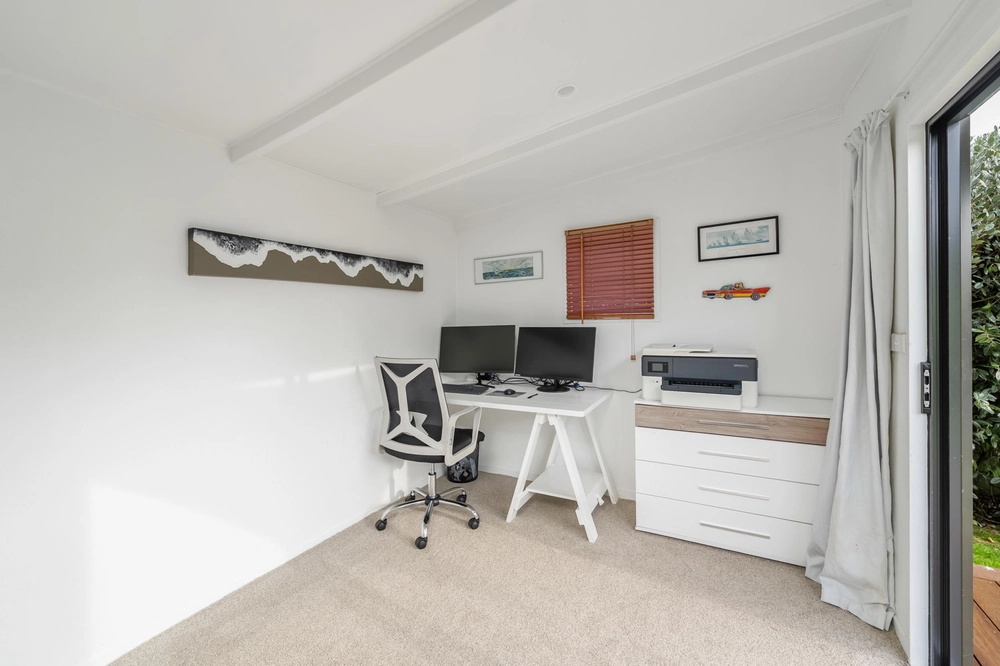Photos of 533 Pencarrow Road