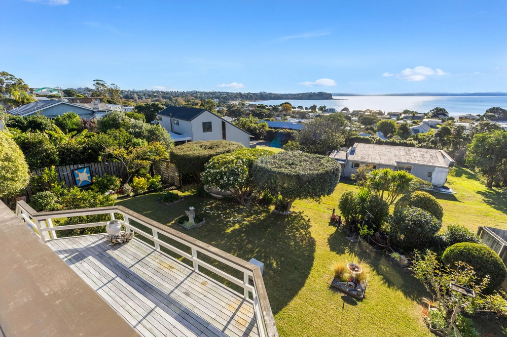 Photos of 952B Whangaparaoa Road
