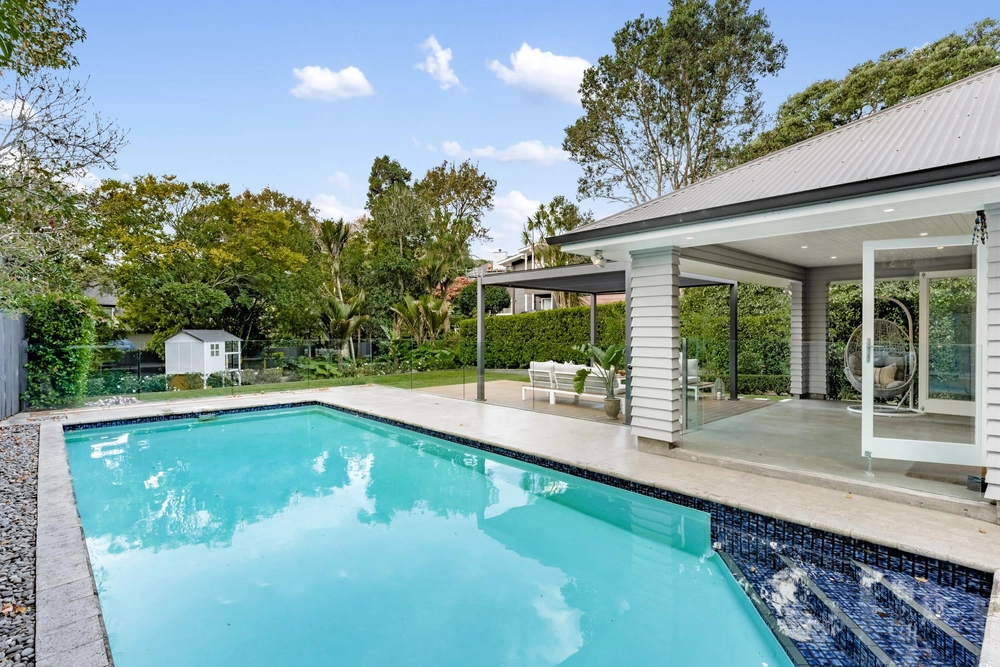 Photos of 12 Woodley Avenue