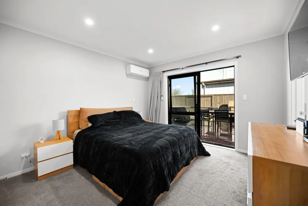 Photos of 9 Earp Crescent