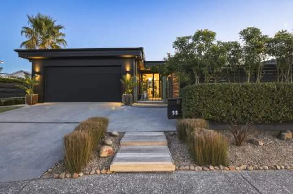 Photos of 33 Montia Close