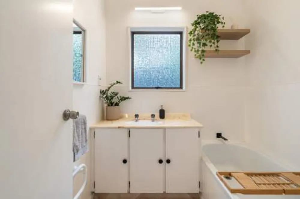 Photos of 48 Eaton Crescent