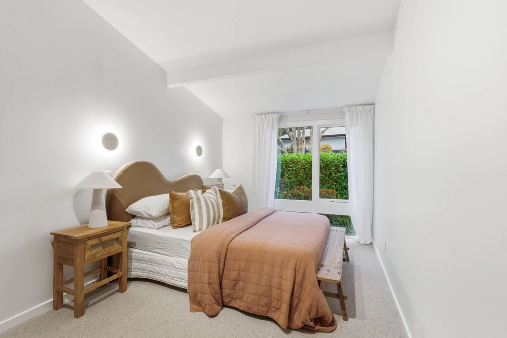 Photos of 21 Gunns Crescent