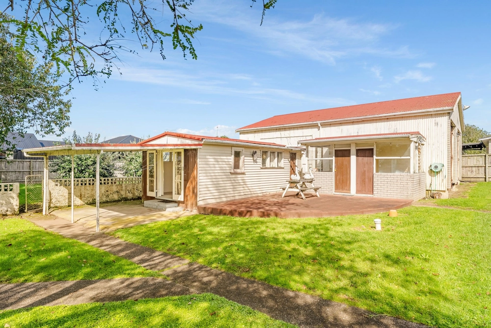 Photos of 94 Wilson Road South