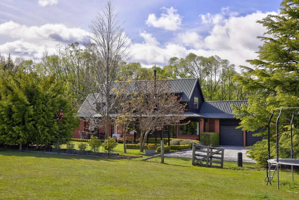 Photos of 353A Littles Road