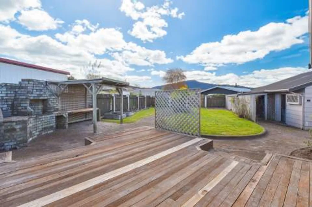 Photos of 48 Neri Crescent