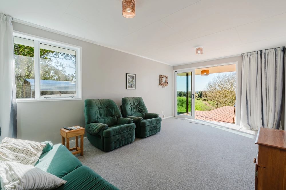 Photos of 1524 Te Pahu Road