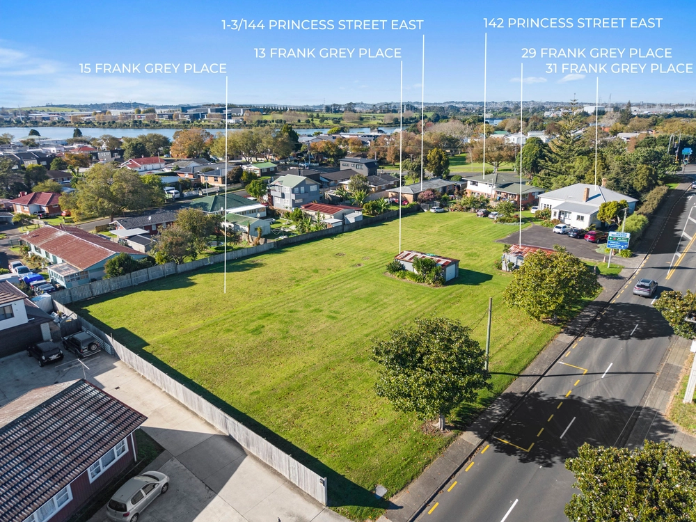 Photos of 142 Princes St. East & Frank Grey Pl. undefined