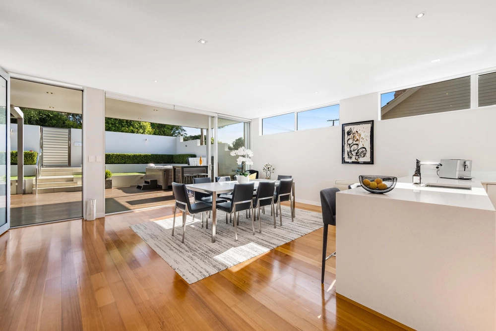 Photos of 33 Luplau Crescent