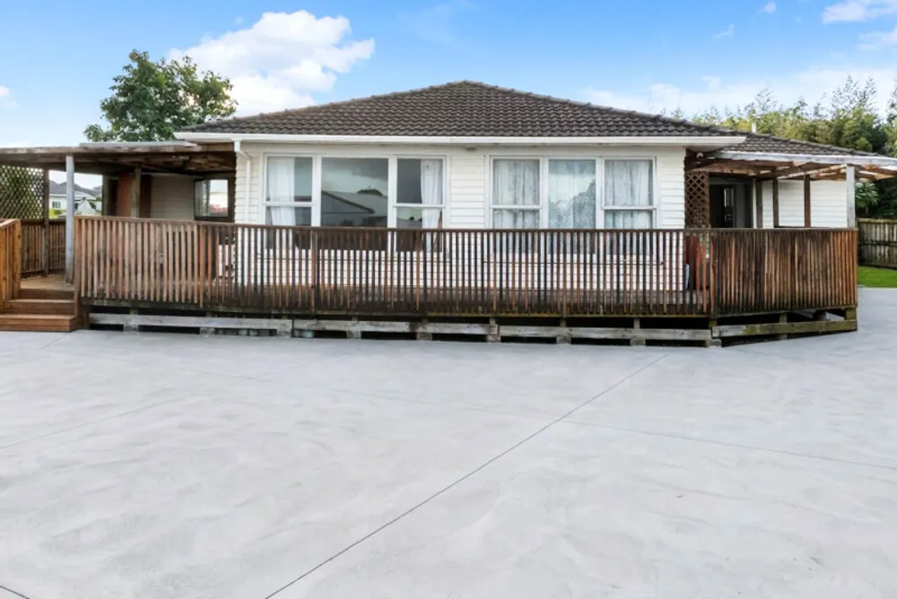 Photos of 23 Chadwick Crescent