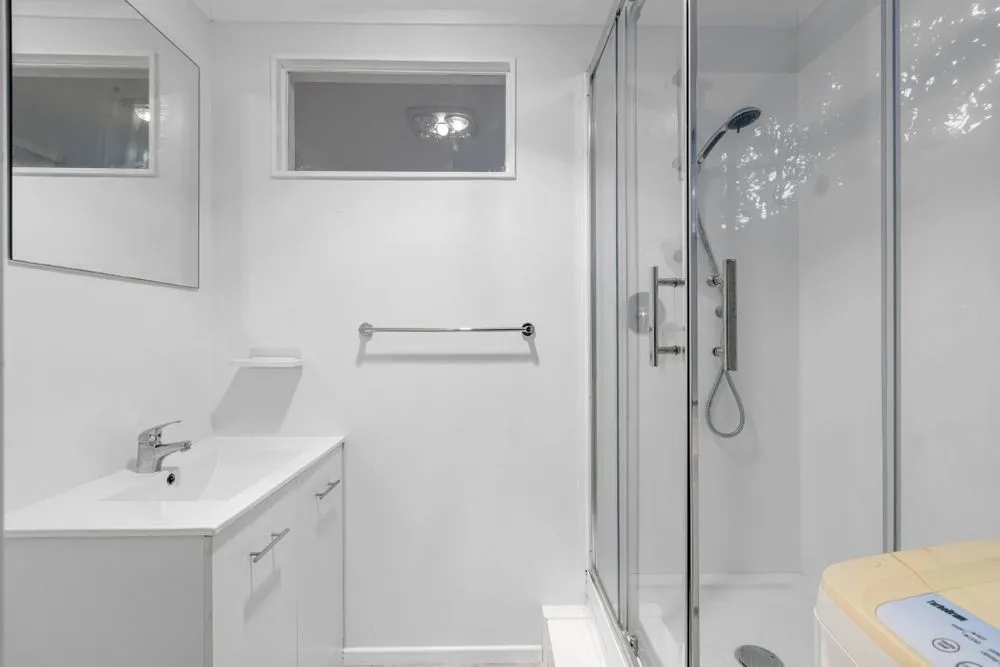 Photos of 9 Pohutukawa Avenue