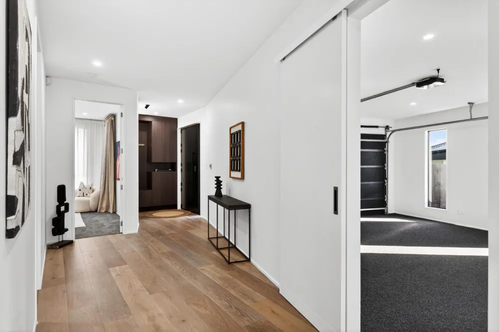Photos of 39B Waiatarua Road