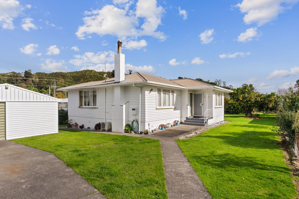Photos of 21 Ropata Street