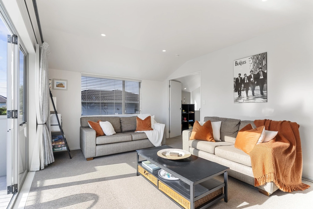 Photos of 44A Bleakhouse Road