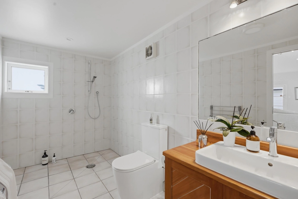 Photos of 23 Fairholme Avenue