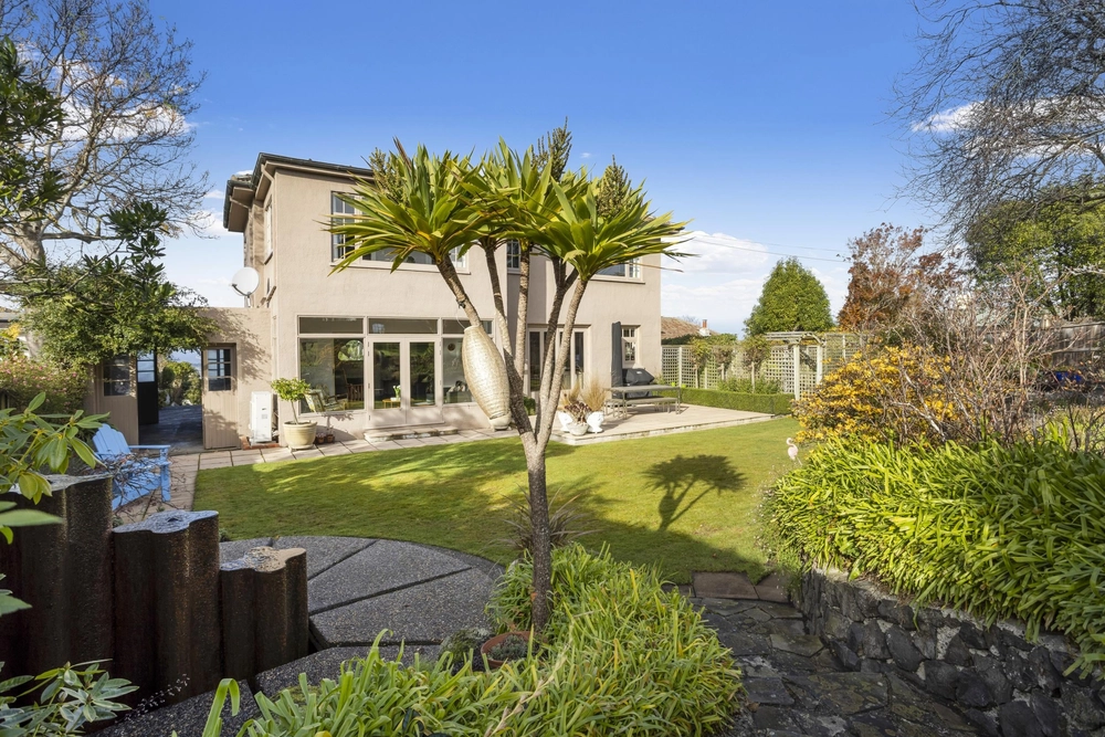 Photos of 8 Neidpath Road