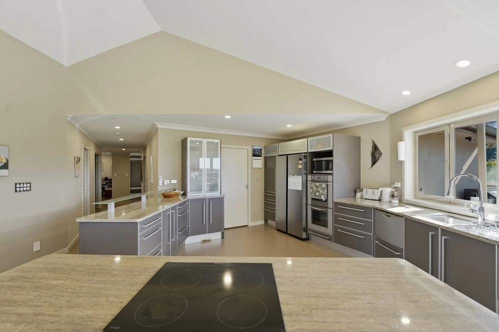 Photos of 19 WAIOROI PLACE
