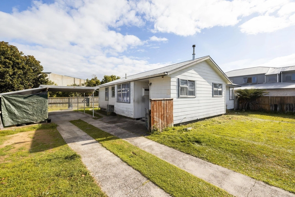 Photos of 63 Oakfield Crescent