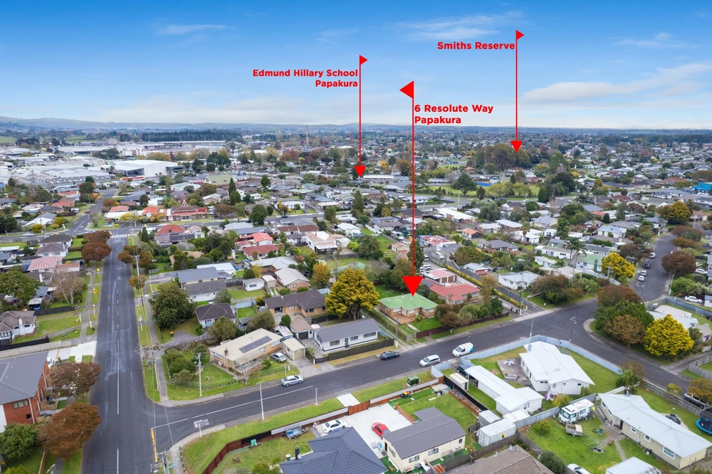 Photos of 4 and 6 Resolute Way