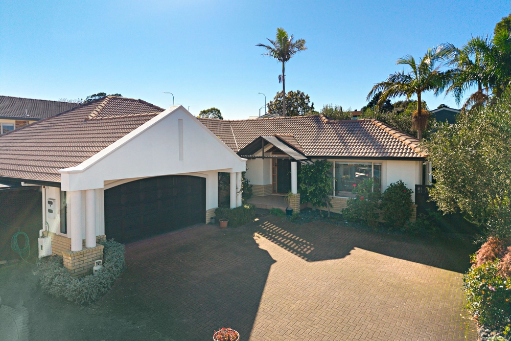 Photos of 12 Kentia Way