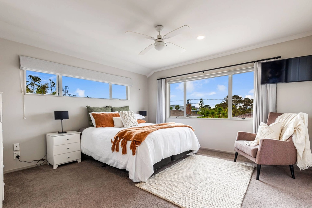 Photos of 79a wharf road te