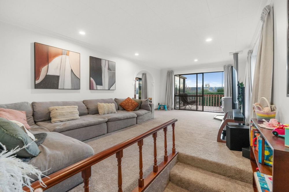 Photos of 47 Kinmont Crescent