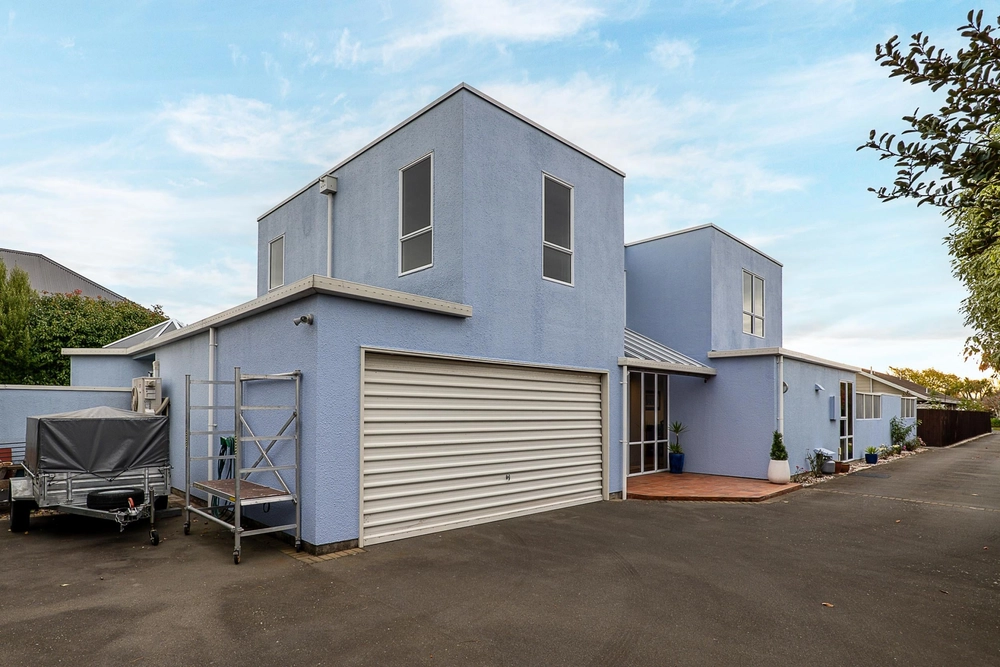 Photos of 74 Regency Crescent