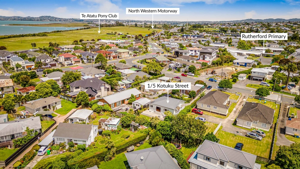 Photos of 1/5 kotuku street te