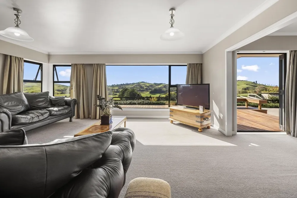 Photos of Unit 3, 957 Taotaoroa Road