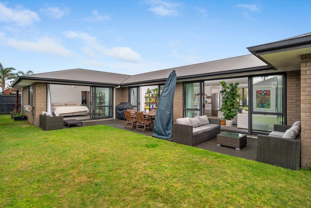 Photos of 11 Oakwood Way