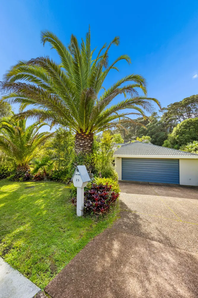 Photos of 25 Woodfern Crescent