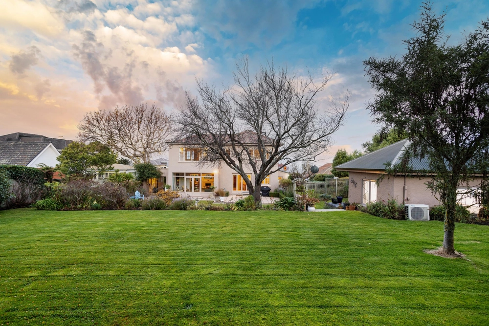 Photos of 8 Neidpath Road