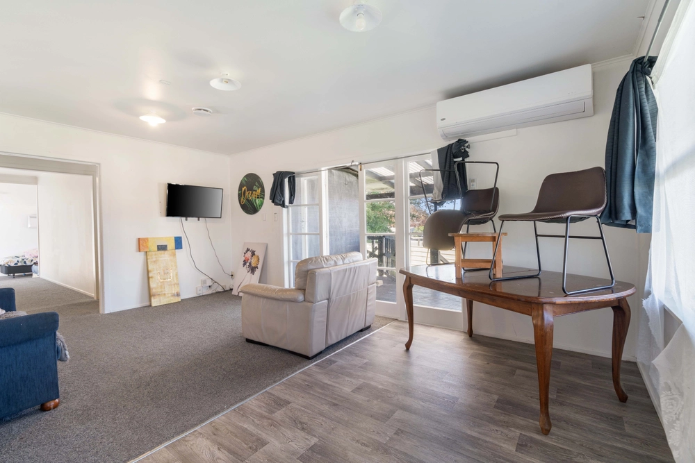 Photos of 19 Leslie Avenue