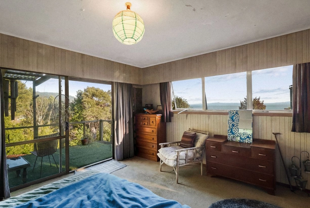 Photos of 642 Thames Coast Road
