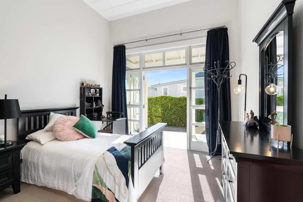 Photos of 107 Rolleston Street