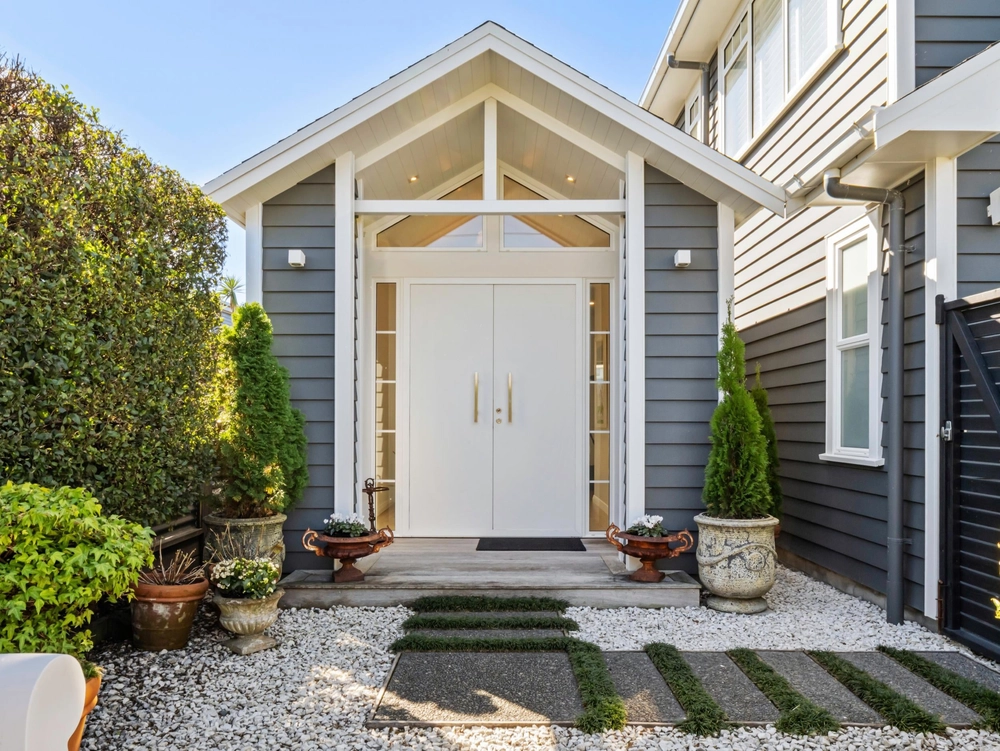 Photos of 35E Oceanbeach Road