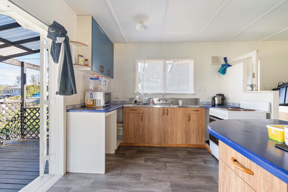 Photos of 19 Leslie Avenue