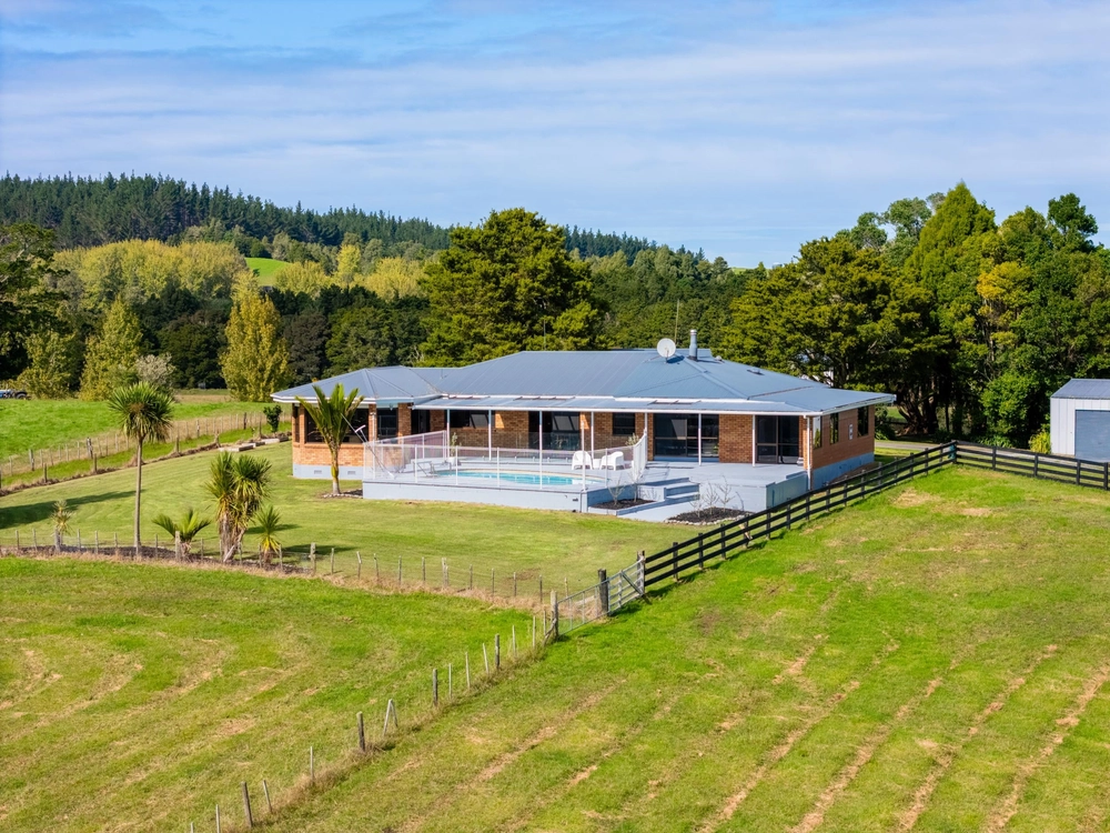 Photos of 382 Whareora Road