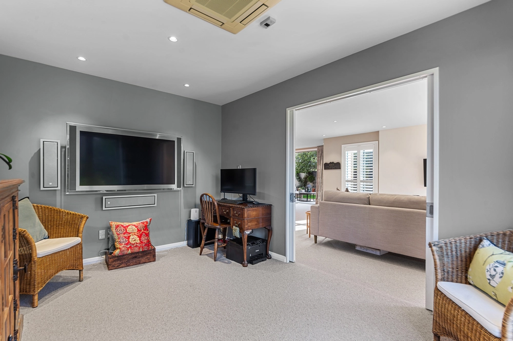 Photos of 20 Thornycroft Street