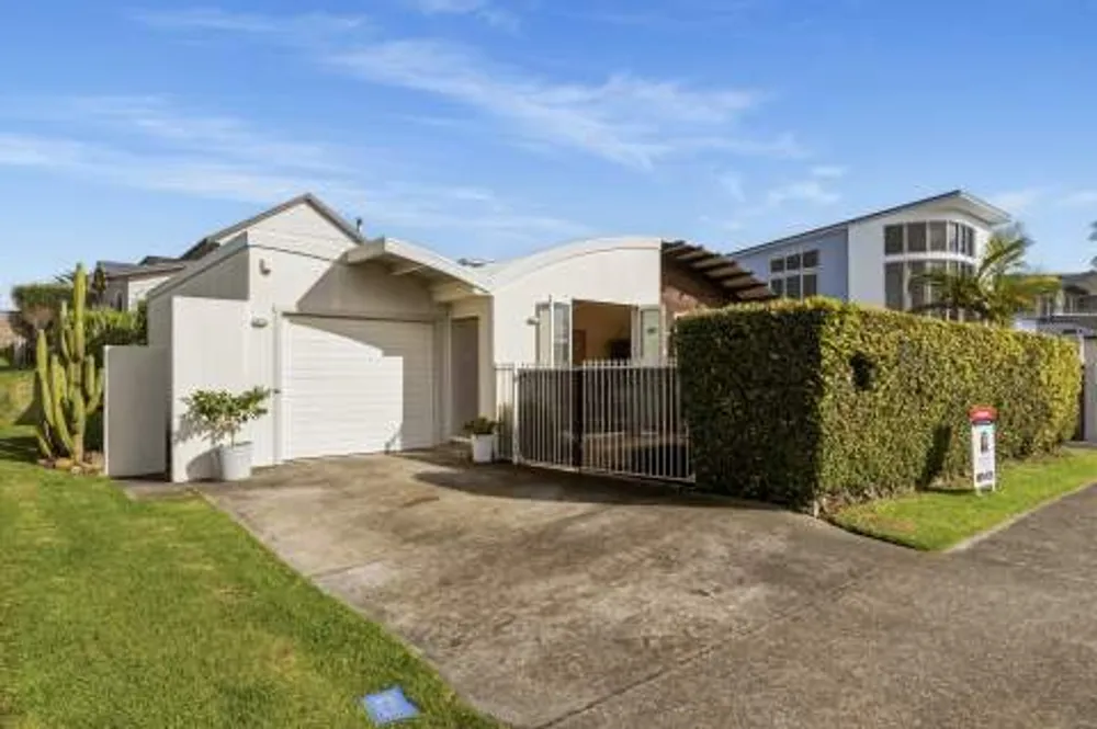 Photos of 1028A Papamoa Beach Road