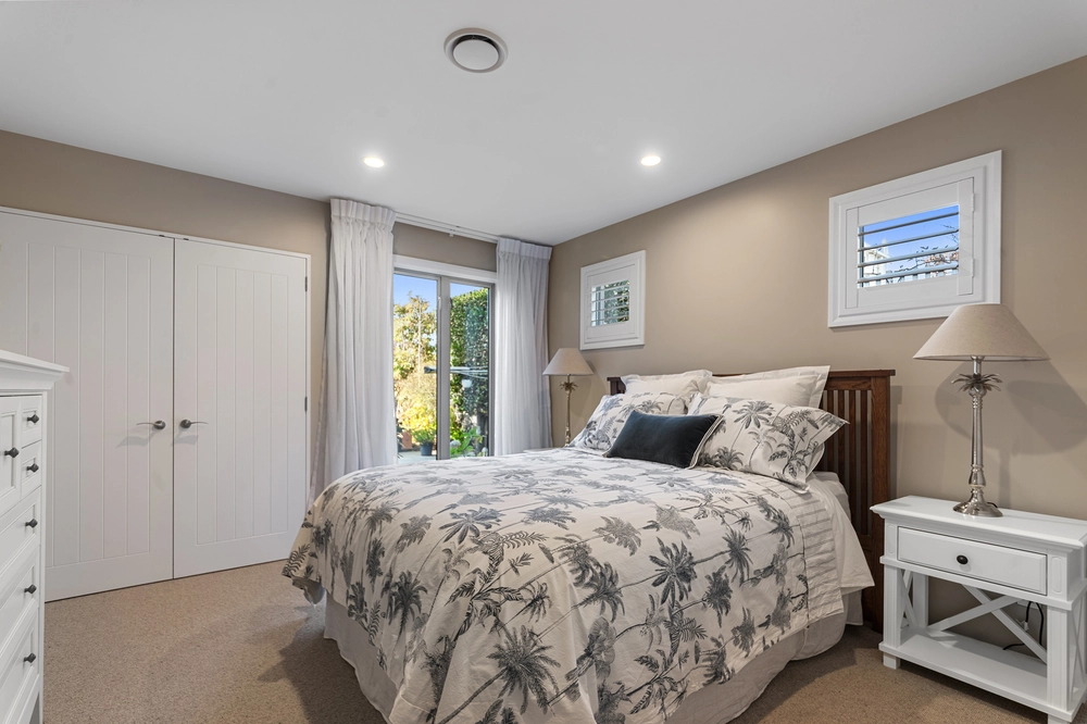 Photos of 20 Thornycroft Street