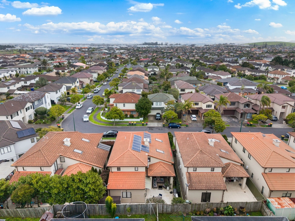 Photos of 25 Bridgefield Crescent