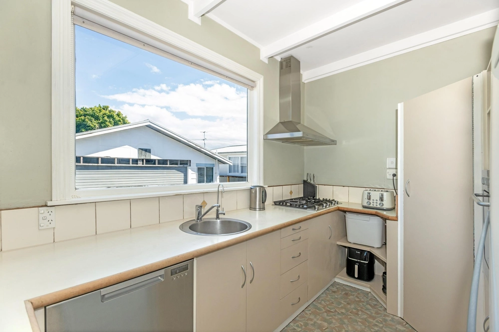 Photos of 106 Whitaker Street