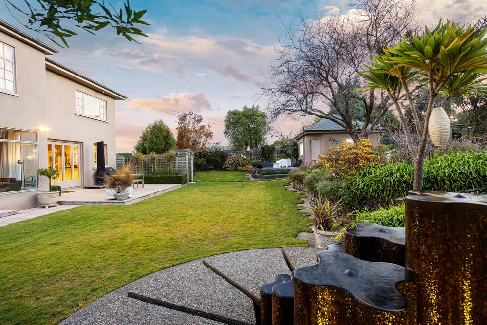 Photos of 8 Neidpath Road