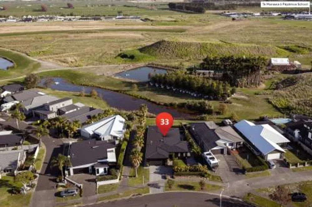 Photos of 33 Montia Close