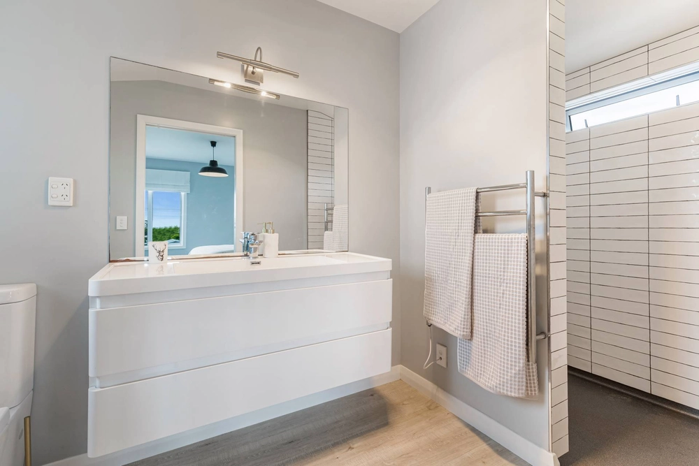 Photos of 103a wharf road te