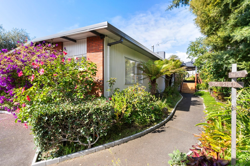 Photos of 18 Uppingham Crescent