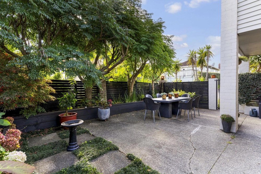 Photos of 44A Bleakhouse Road