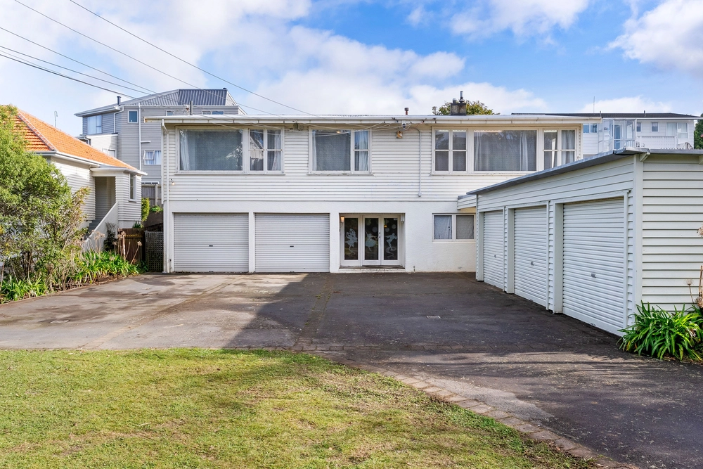 Photos of 9 Bassett Road