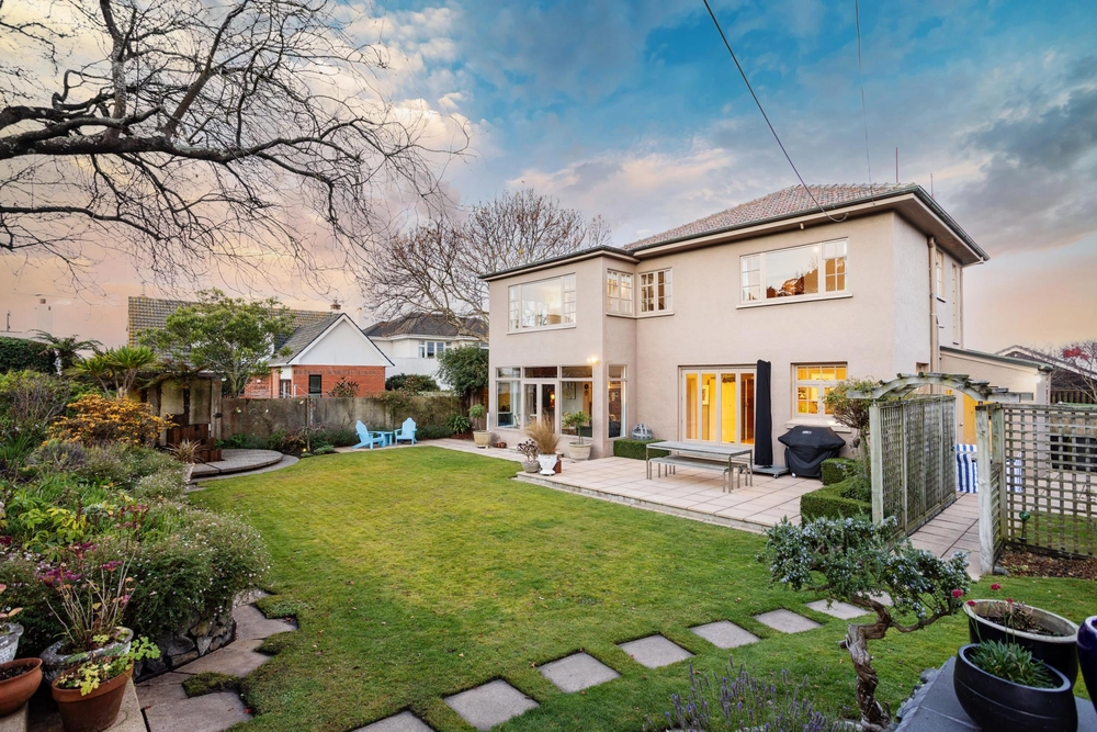 Photos of 8 Neidpath Road